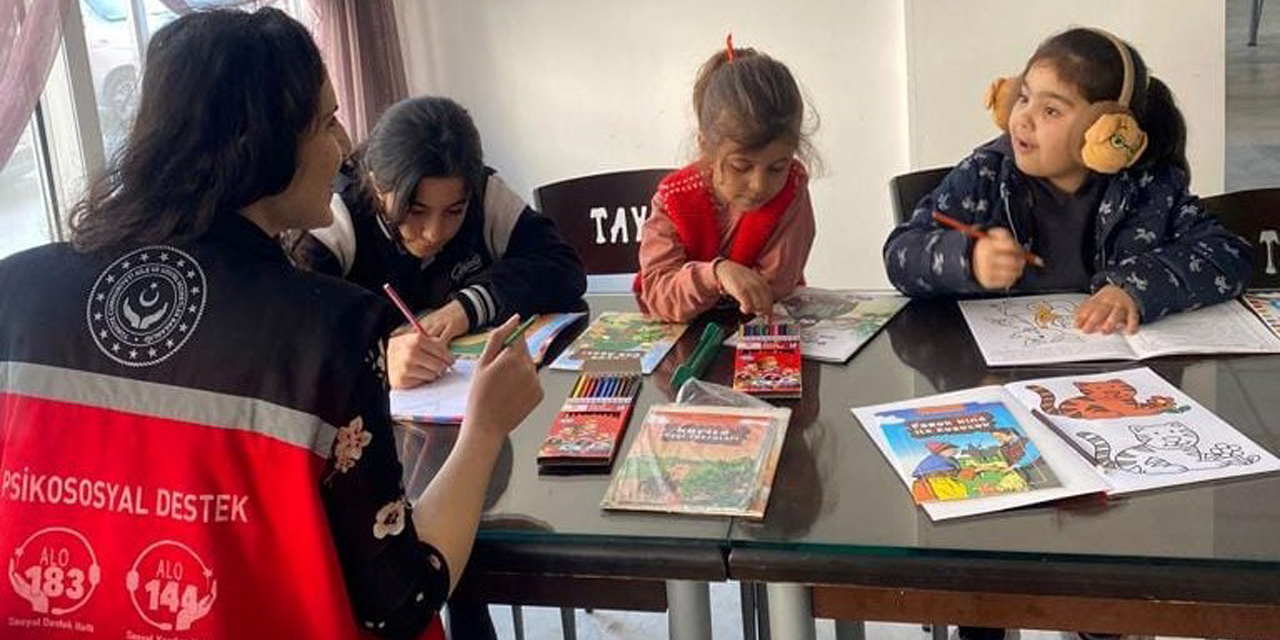 Kırmızı Yelekliler yalnız bırakmıyor