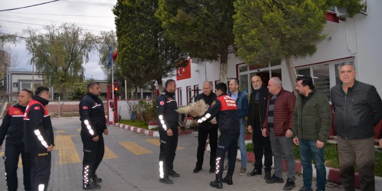 Aydın’a dönen arama kurtarma ekibi çiçeklerle karşılandı