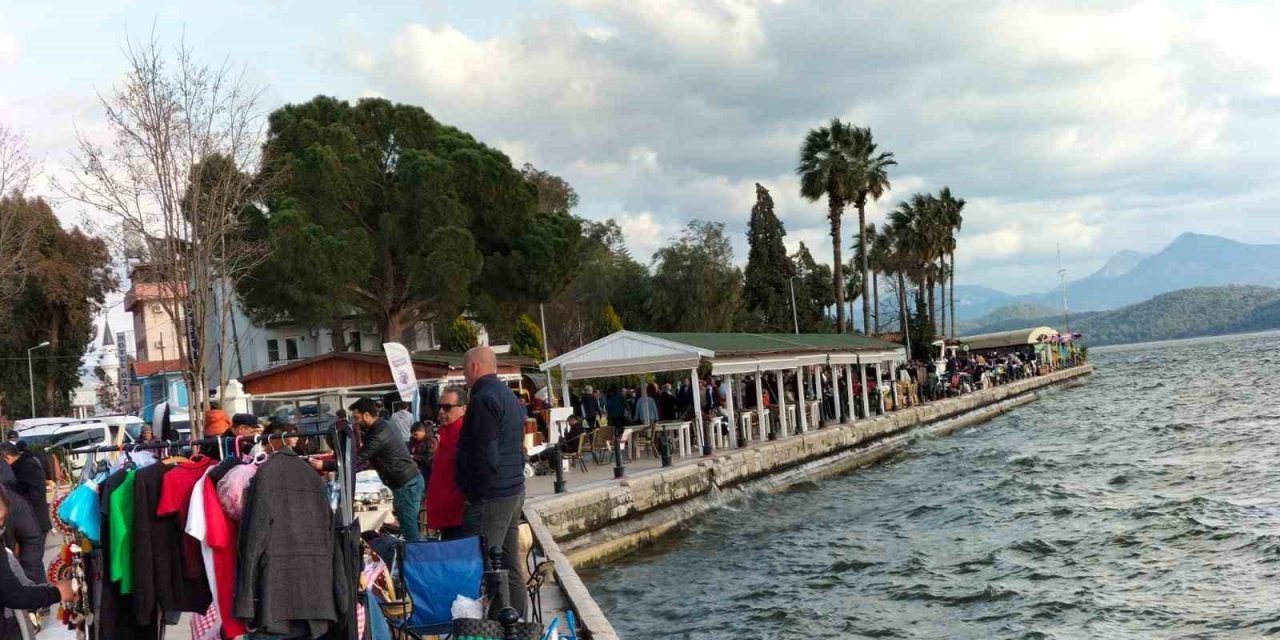 Köyceğiz’de ikinci el pazarı kuruldu