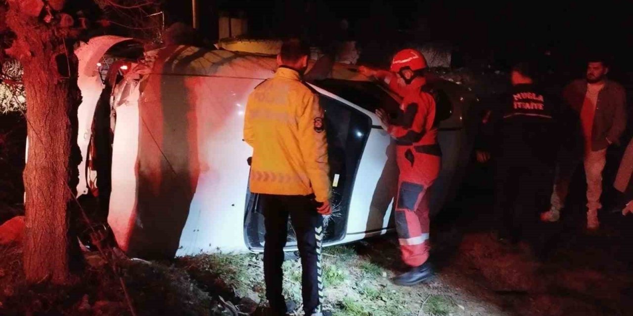 Araçta sıkışan vatandaşı İtfaiye ekipleri kurtardı