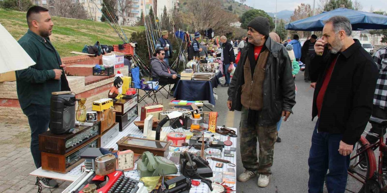 Bu pazara gelen insanlar ’geçmişe yolculuk’ yapıyor