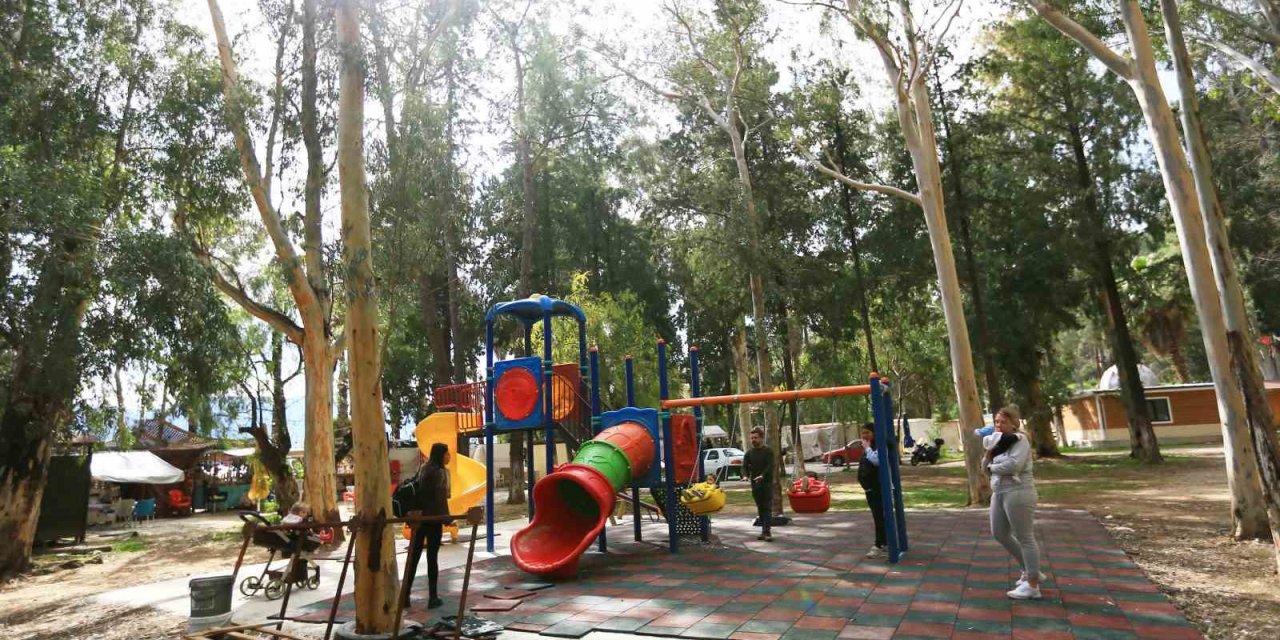 Akyaka’da depremzede çocuklar için oyun parkı