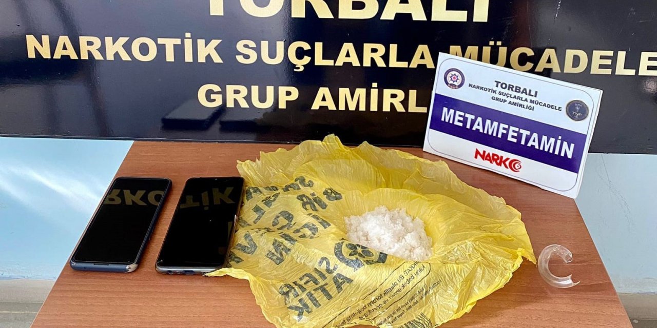 Aile görünümlü uyuşturucu tacirleri tutuklandı
