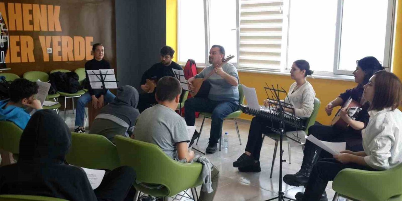 MSKÜ Eğitim Fakültesinden misafir çocuklara moral etkinliği