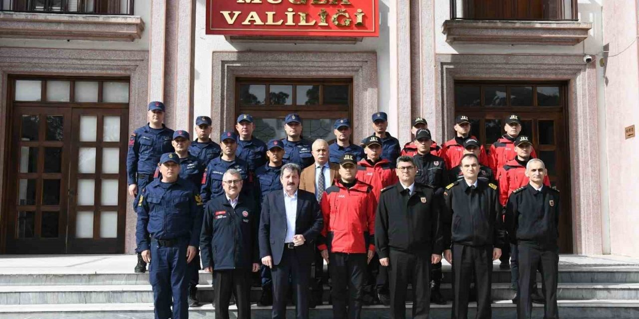 Vali Tavlı arama kurtarma timleri ile bir araya geldi