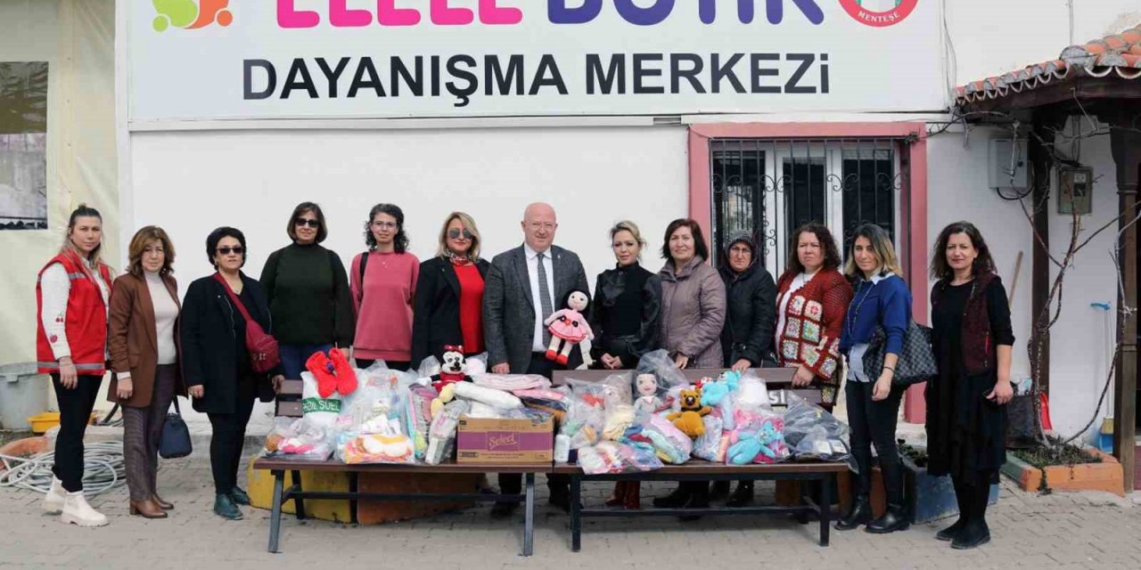 Menteşeli kadınlar depremzede çocuklar için ördü