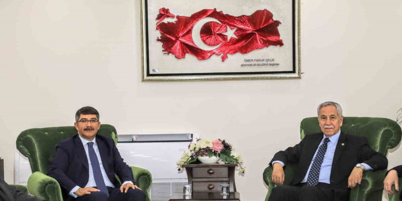 Arınç, deprem seferberliği için Şehzadeler Belediyesine teşekkür etti