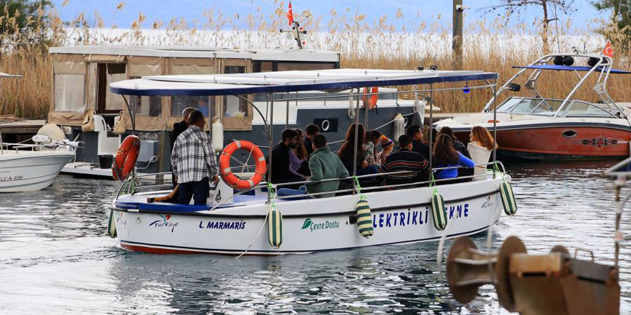 Su ve kuş sesi eşliğinde Kadın Azmağı’nda tekne turu