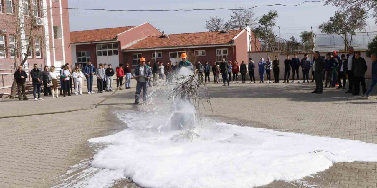 Muğla’da öğretmen ve öğrencilere yangın eğitimi verildi