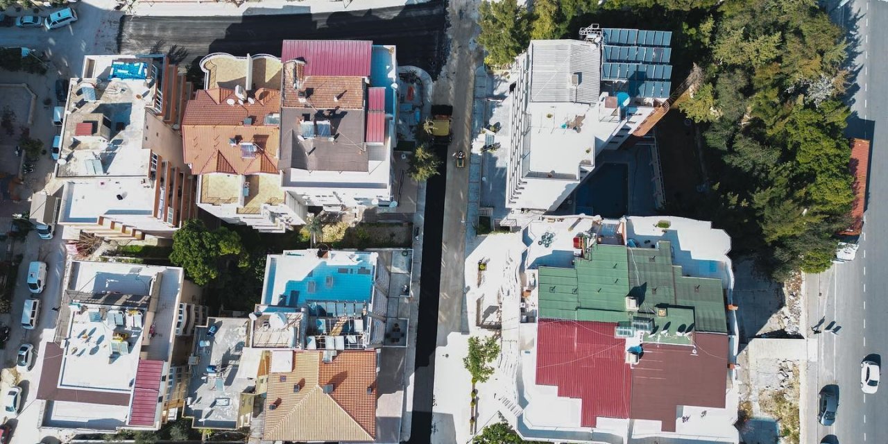 Kuşadası’nda Cumhuriyet Mahallesi’nin yedi sokağı yenilendi