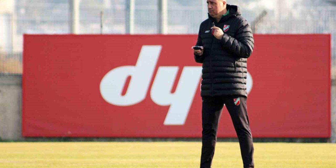 Selahaddin Dinçel: "Hücum futbolunu oyuncu karakteri belirliyor"