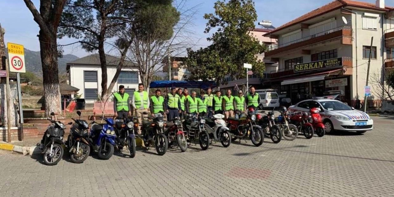 Kuyucak’ta bisiklet ve motosiklet sürücüleri ’reflektif yelek’ konusunda bilgilendirildi