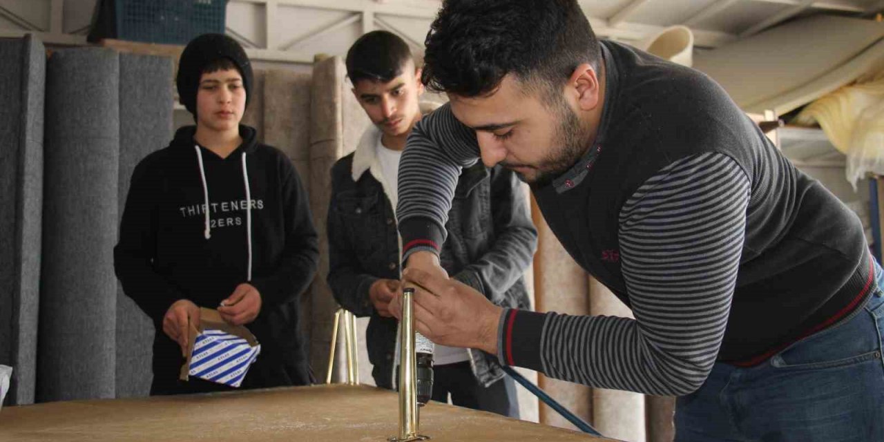 Mobilya almak isteyen vatandaşlar üreticilerin kapısını çalıyor