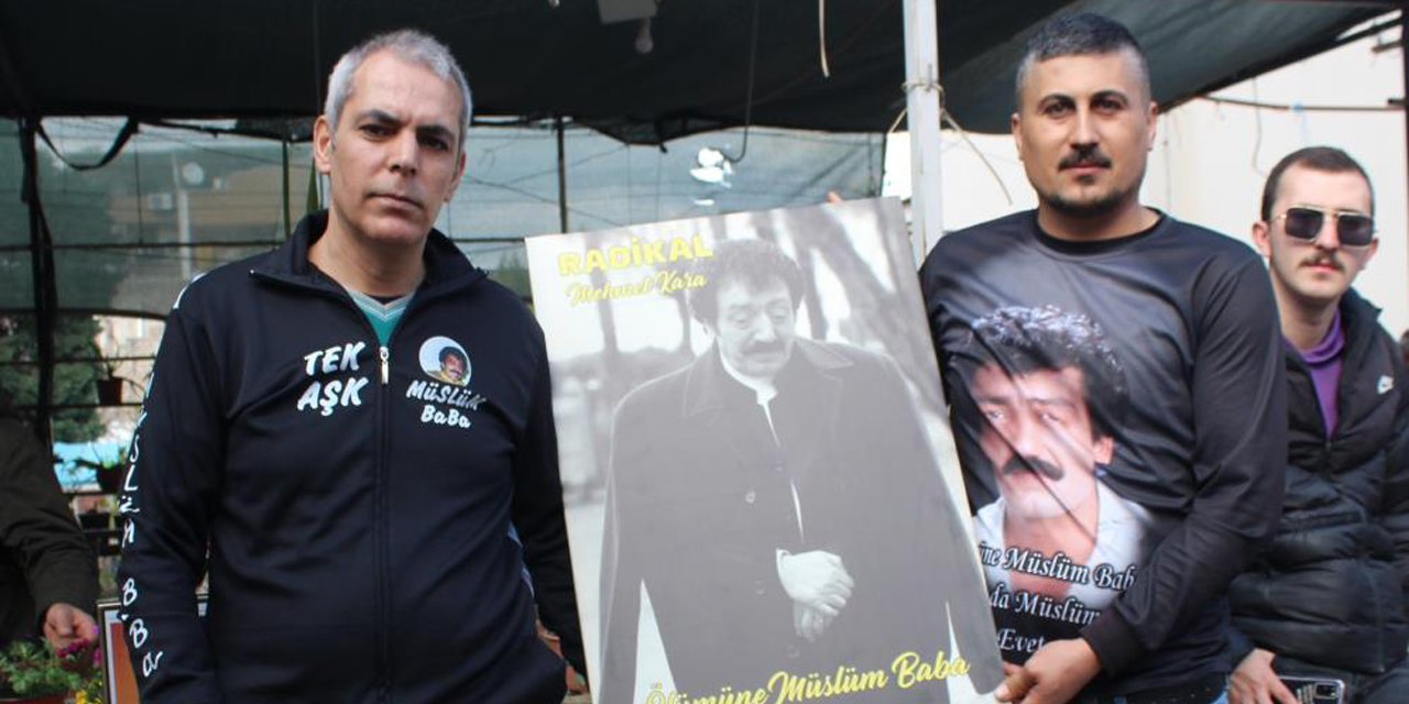 Müslüm Gürses, ölüm yıl dönümünde hayranları tarafından anıldı