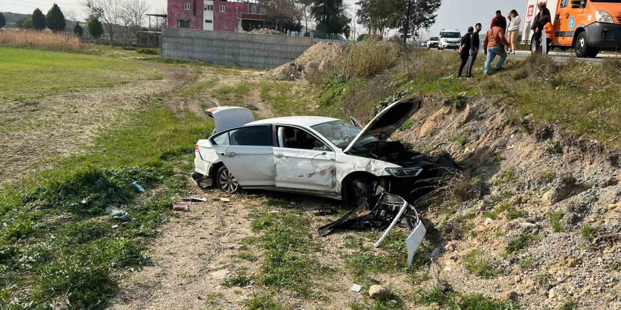 Otomobil tarlaya uçtu: 1 yaralı