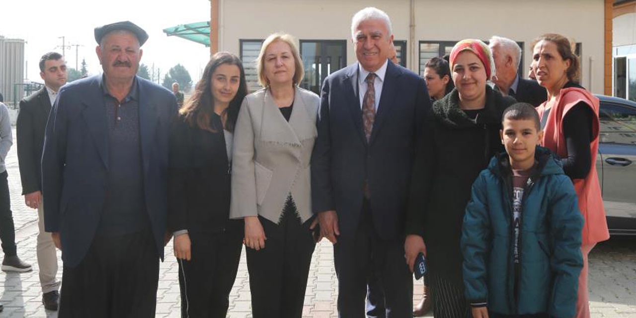 Başkan Atay, depremzedeler ile görüştü