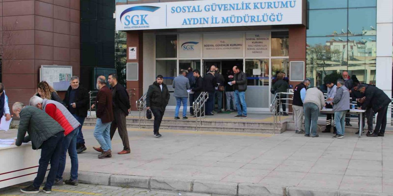 SGK’da erken saatlerde emeklilik kuyruğu