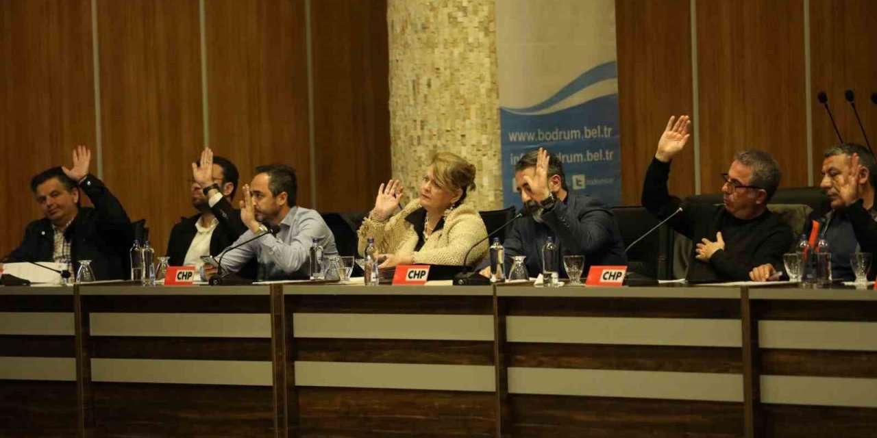 Bodrum’da Belediye Meclisi saygı duruşu ile başladı