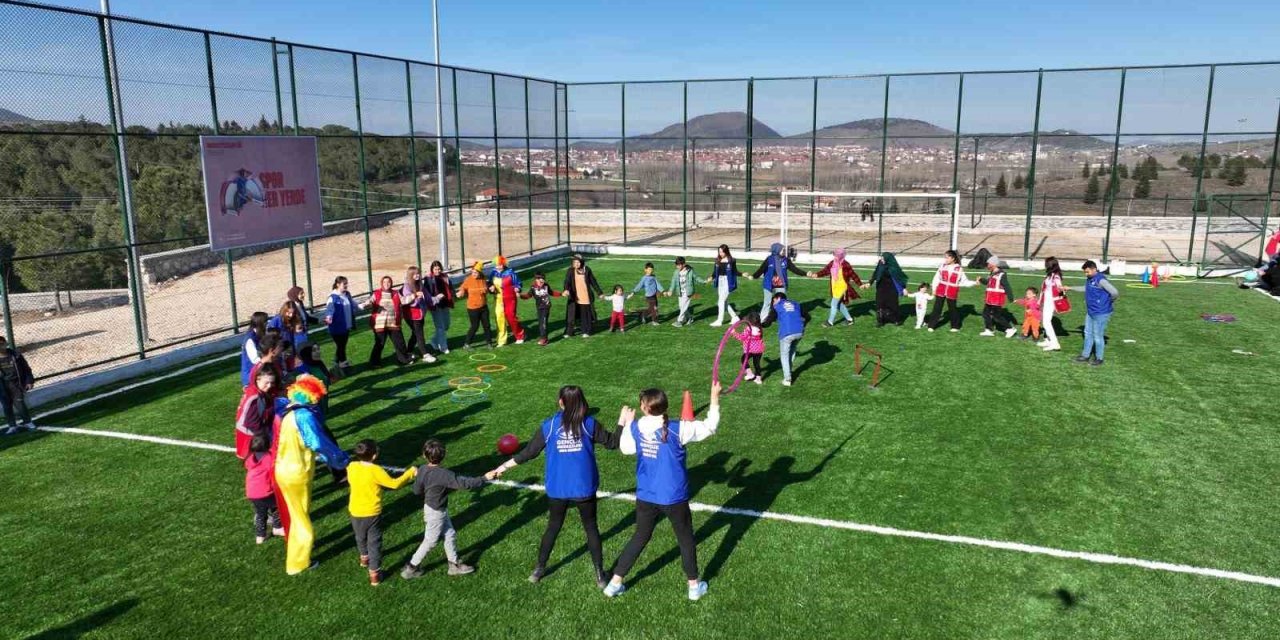 Depremzede çocuklar psikososyal desteğiyle zorlu süreci atlatıyor