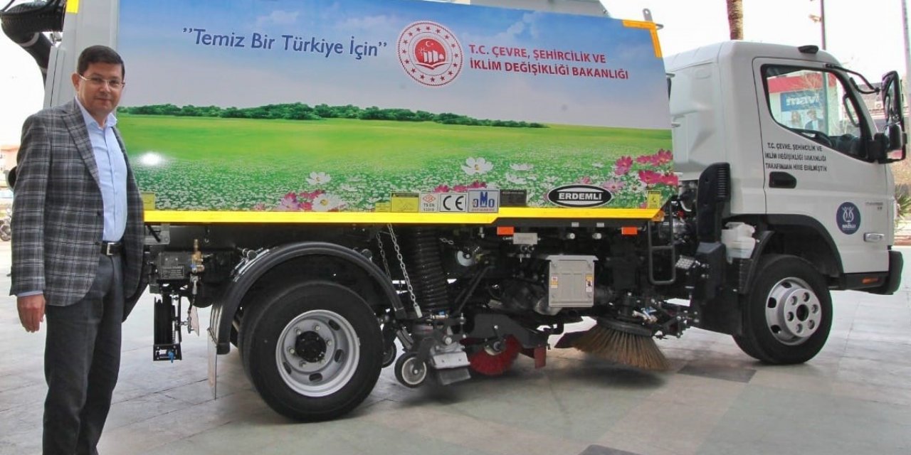 Nazilli Belediyesi’ne bakanlıktan yol süpürme aracı