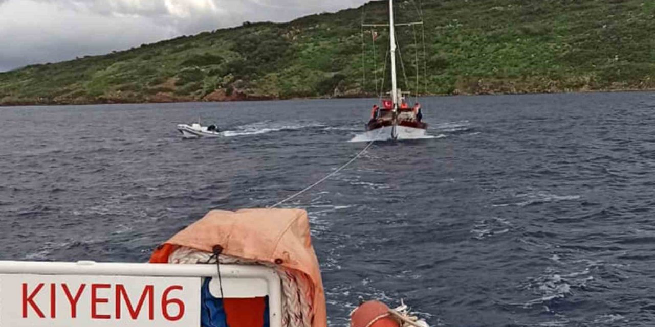 Motor arızası nedeniyle sürüklenen tekne kurtarıldı