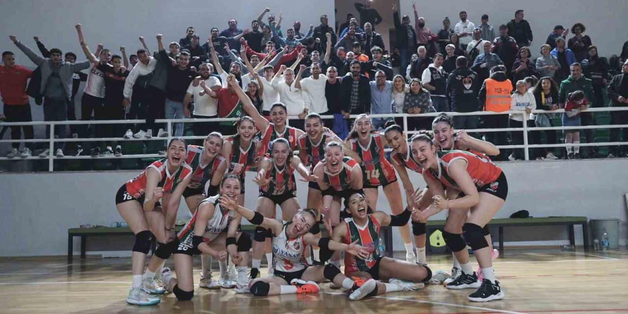 Karşıyaka Voleybol, durdurulamıyor