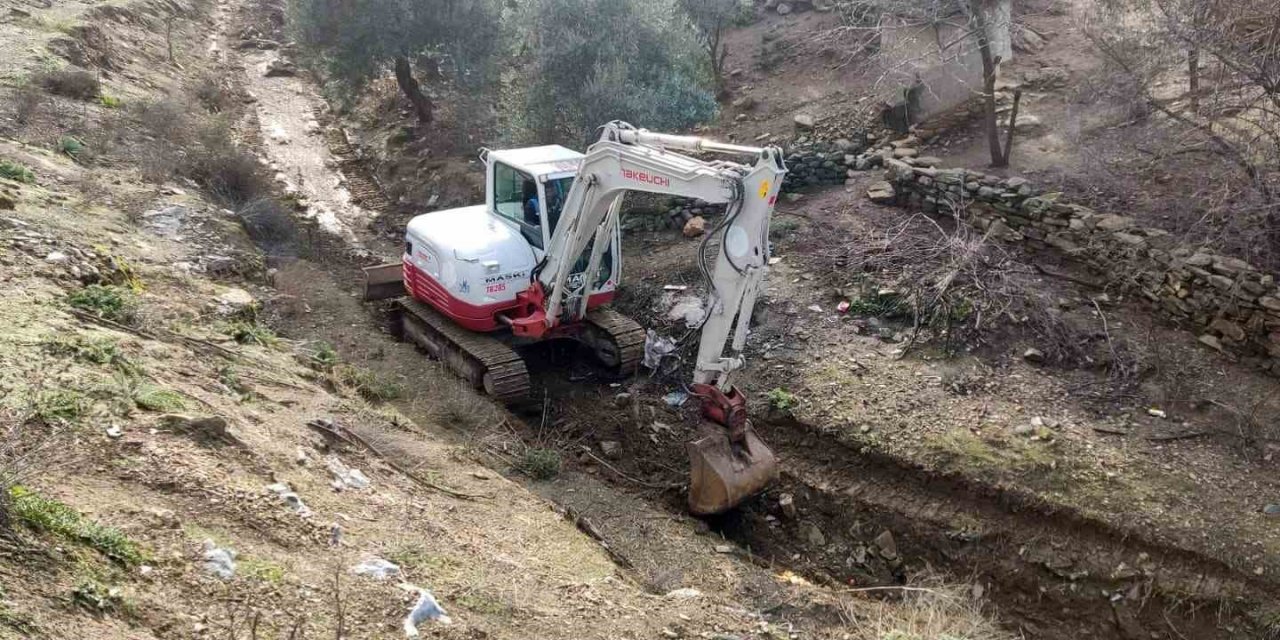 MASKİ’den Ayanlar Mahallesi’nde dere temizliği