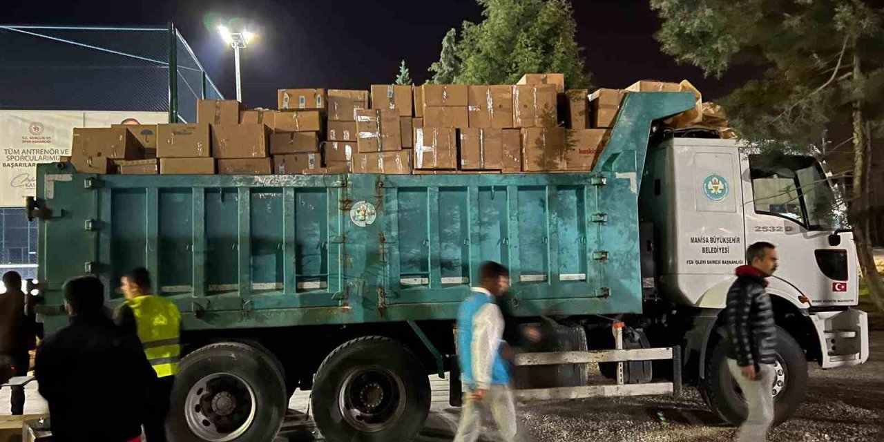 Manisa Büyükşehir’den Yayladağı ve Alltınözü’ne erzak desteği