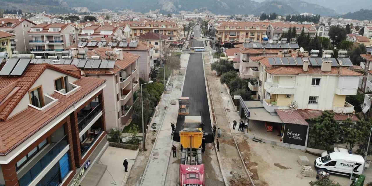 Marmaris Belediyesi birçok noktada çalışmalarını sürdürüyor