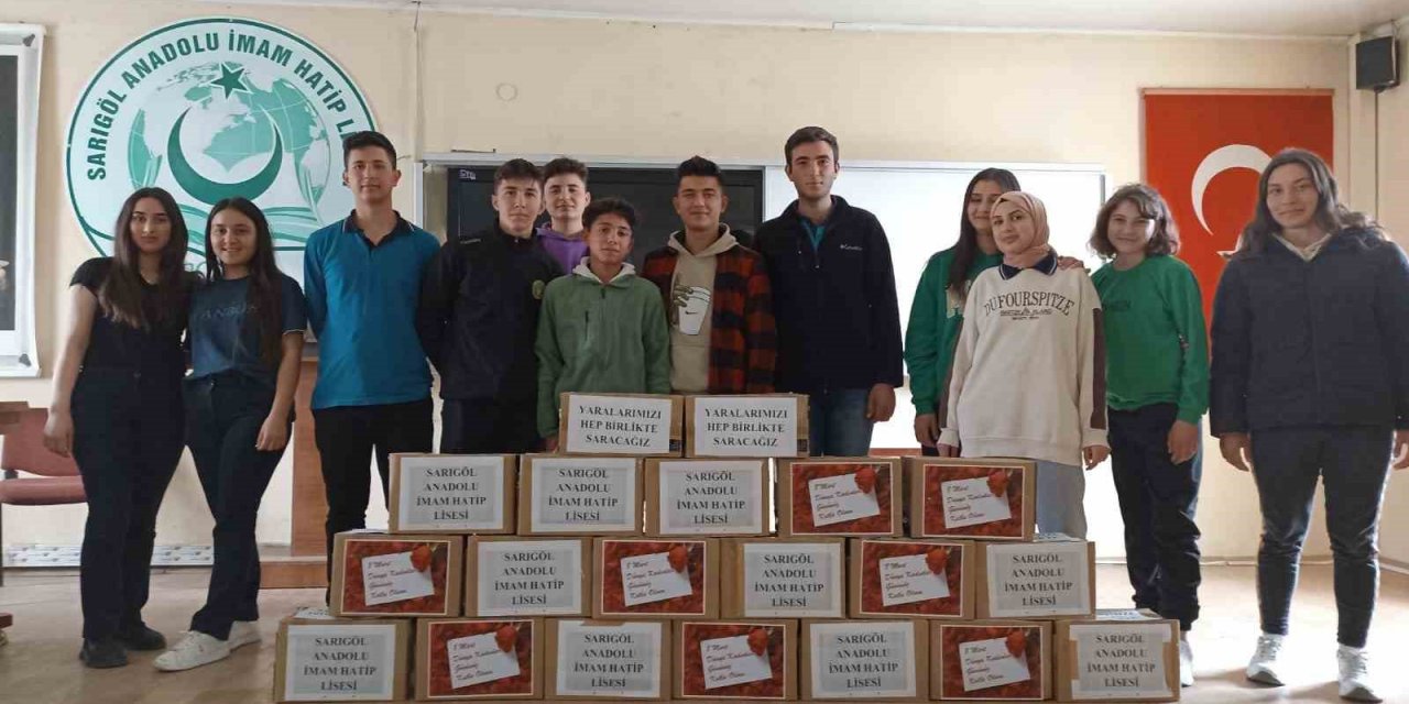 Sarıgöl Anadolu İHL’den depremzede ailelere ’Kadınlar Günü’ yardımı