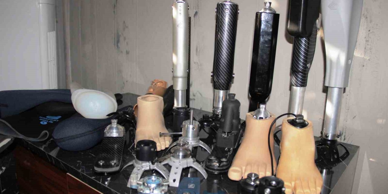 Yerli firmalar depremzedelere protez için elini taşın altına koydu