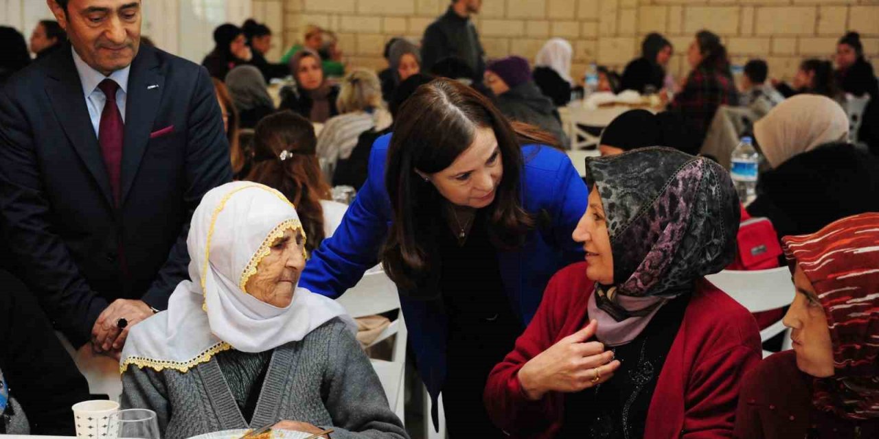 Balçova’da depremzede kadınlarla dayanışma kahvaltısı