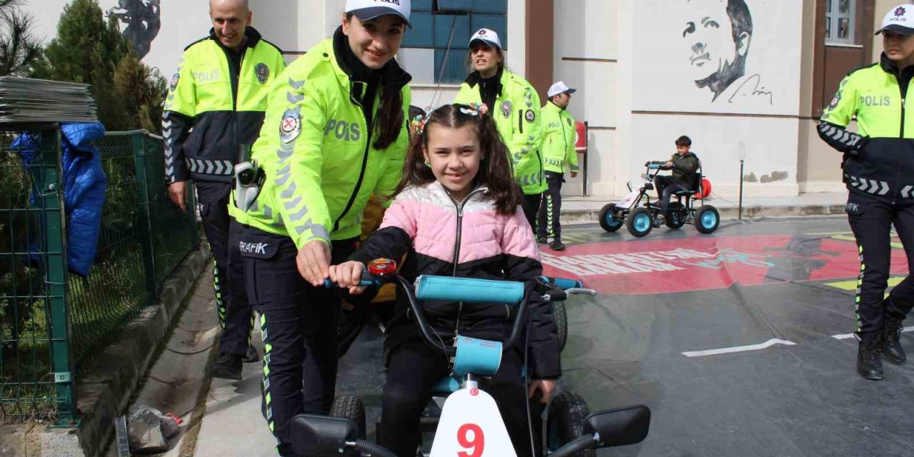 Aydın’da 580 öğrenci “trafik dedektifi” oldu