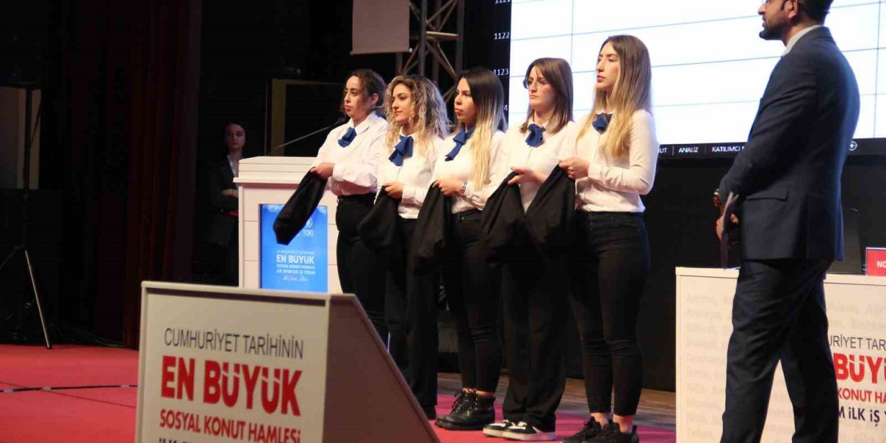 İzmir’de TOKİ heyecanı, kura çekimi başladı