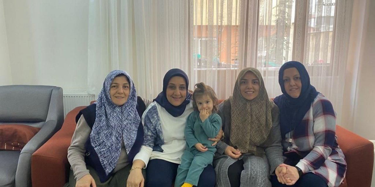 Hak-İş, ’Kadınlar Günü’nde depremzede aileleri ziyaret etti