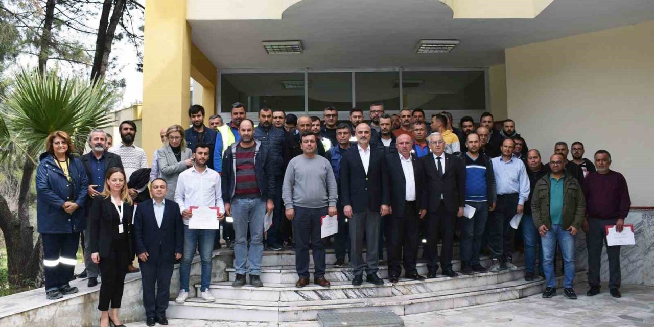 11 kişiyi enkazdan çıkaran YK Enerji arama kurtarma ekibine plaket