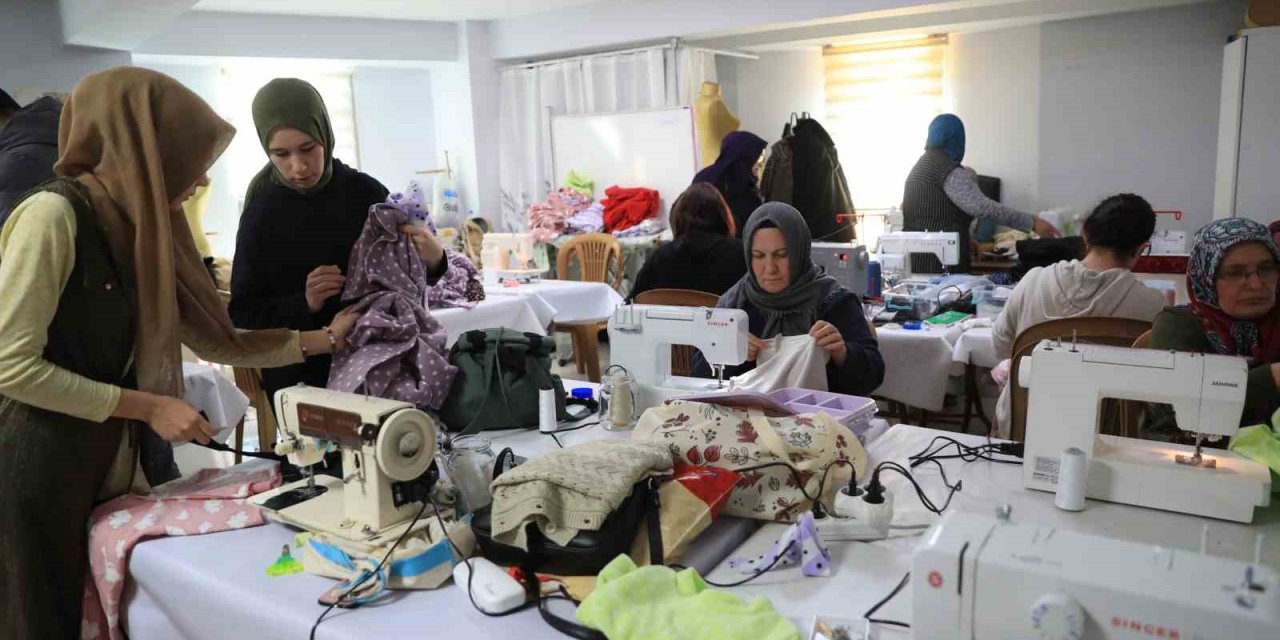 Pamukkale Belediyesi kursiyerlerinden depremzedelere destek