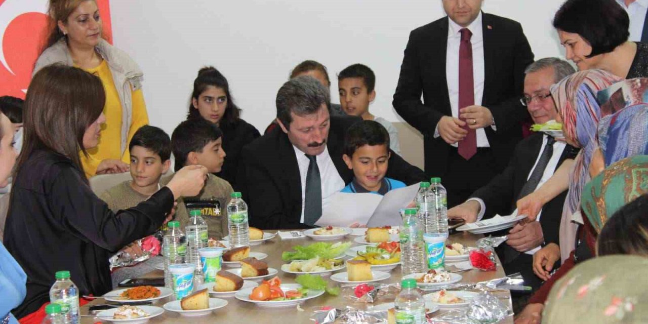 Vali Tavlı, Menteşe’deki depremzedeler ile bir araya geldi