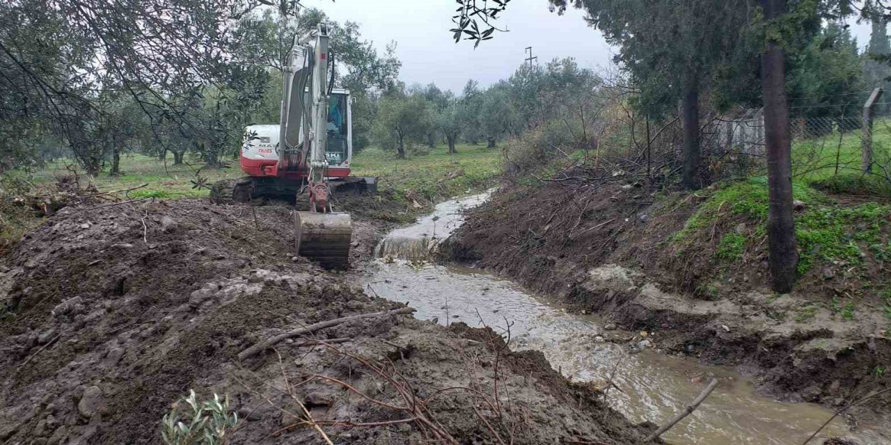 Dereler taşkınlara karşı temizleniyor