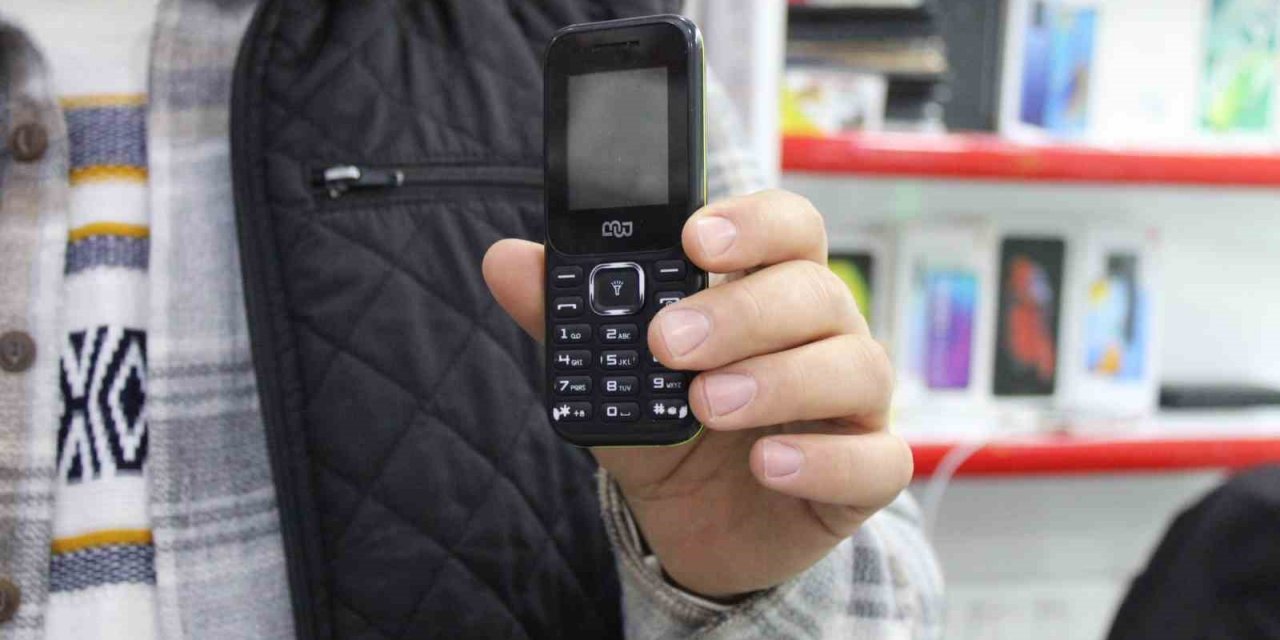 Depremler, tuşlu telefonlara rağbeti artırdı