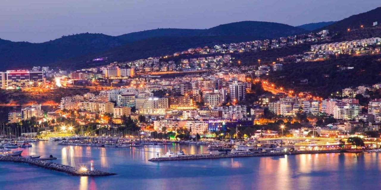 Kuşadası cazibe merkezi oldu