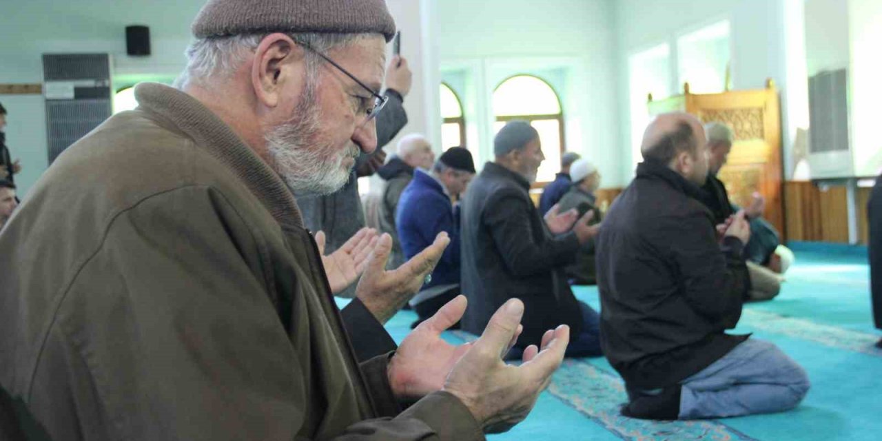 Erzincanlılar depremde hayatını kaybedenleri unutmadı