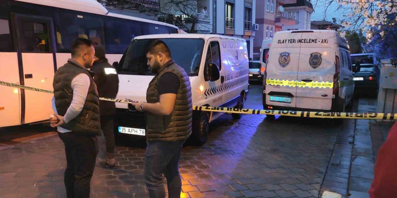 Eşini öldürdü, aynı silahla kendini başından vurdu