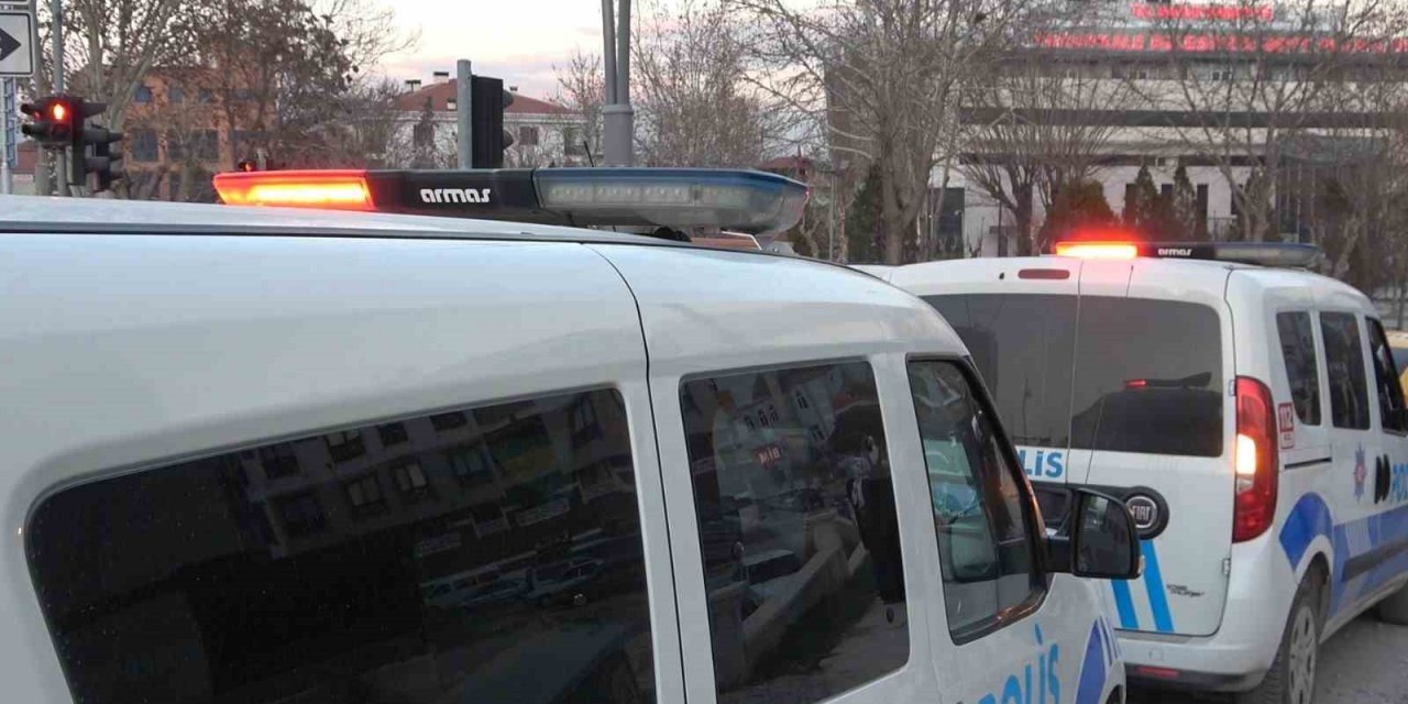 Evden altın çalan kadınlardan 2’si tutuklandı