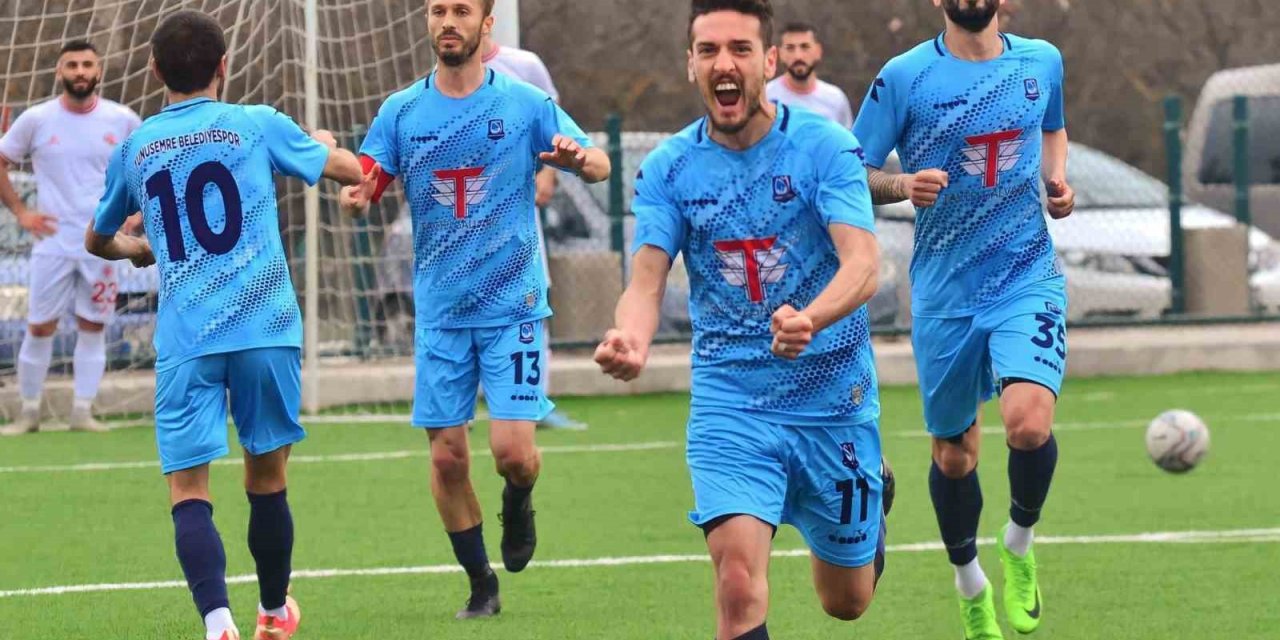 Yunusemre Belediyespor liderliğini sürdürdü