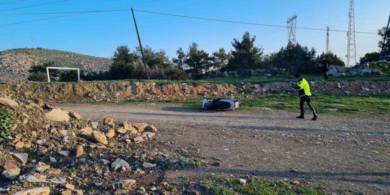 Motosikletin yanında ölü bulundu