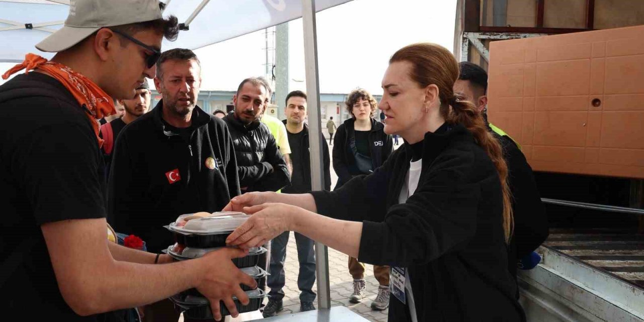 DEÜ Adıyaman’da depremin yaralarını sarıyor