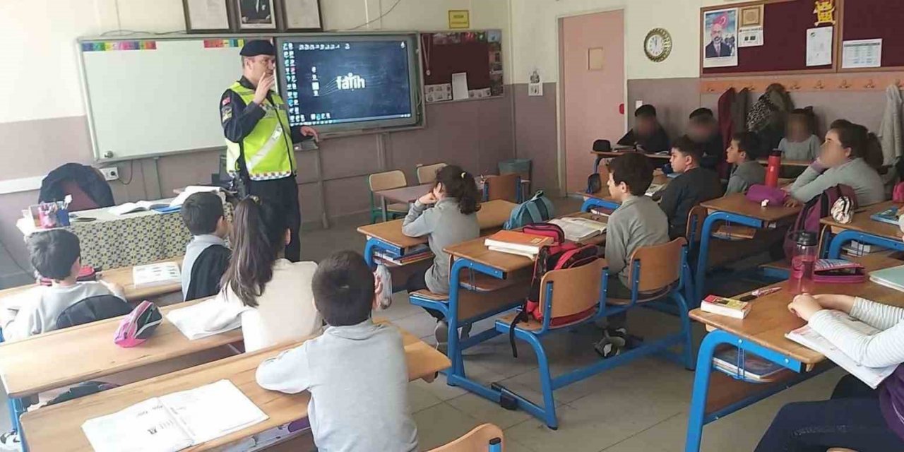 Söke’de jandarma ekiplerinden öğrencilere trafik eğitimi