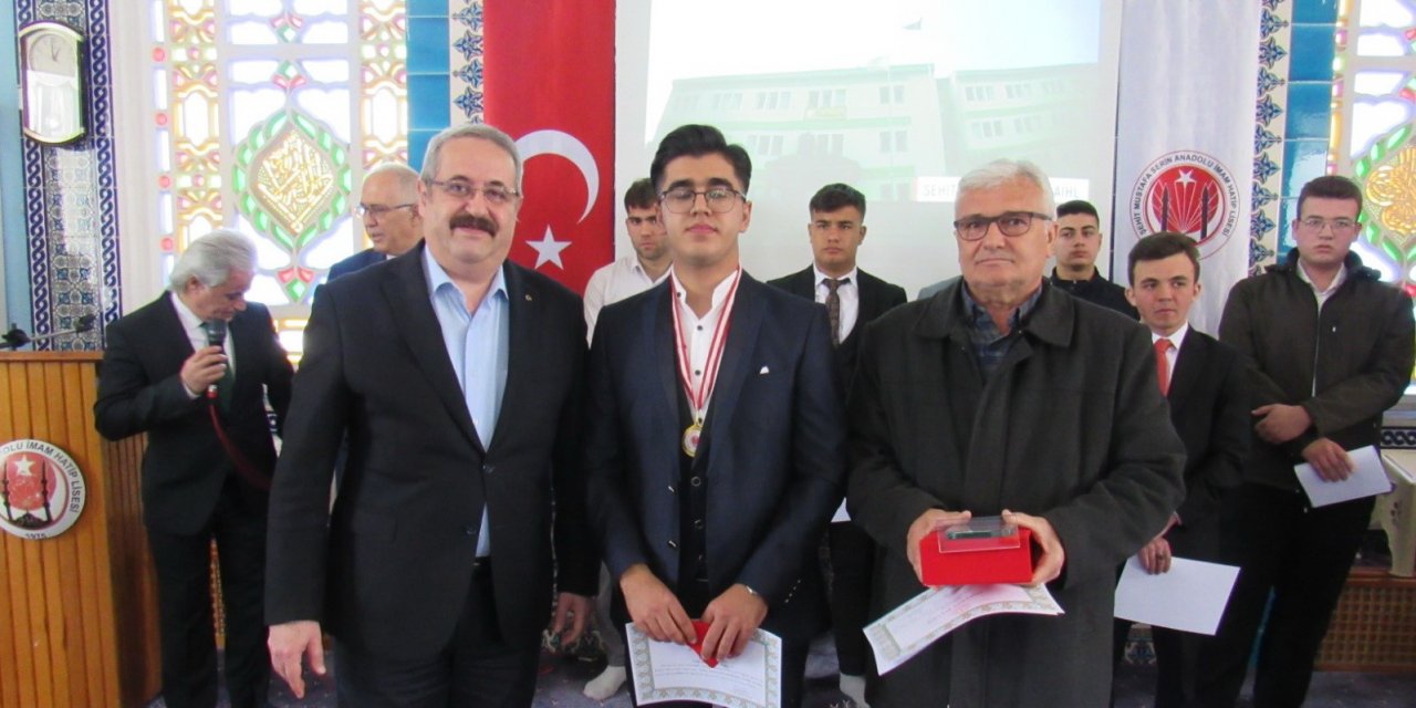 Genç Hatipler Salihli’de yarıştı