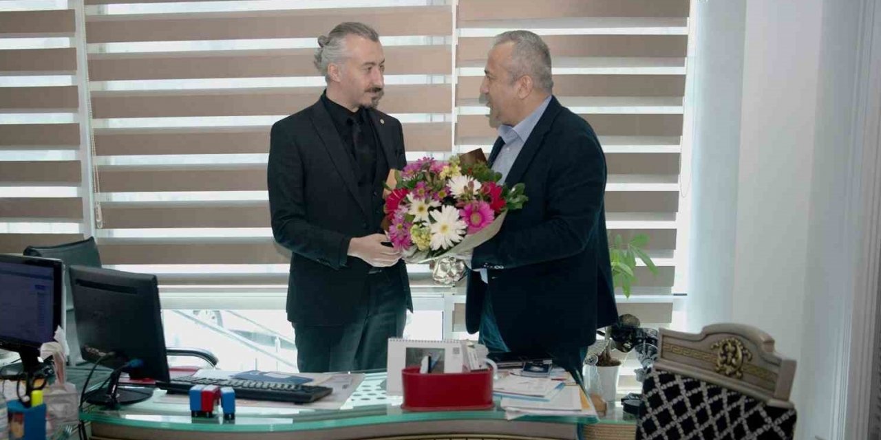 Kuşadası Belediyesi, sağlık çalışanlarının gününü kutladı